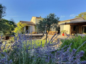 bastide Uzes à pied Piscine vue imprenable Havre de paix